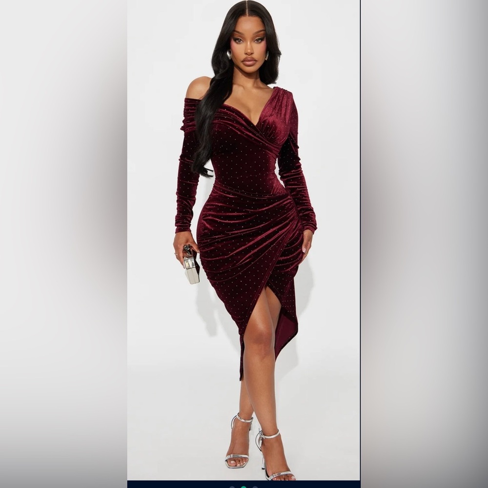 Fashion nova burgundy dress size M